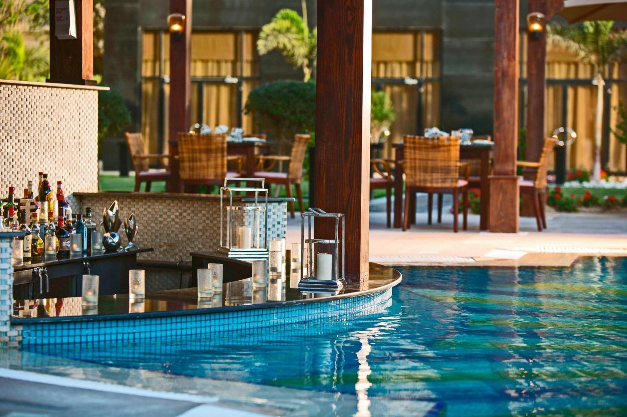 Renaissance Cairo Mirage City Hotel Luaran gambar The swimming pool at the hotel
