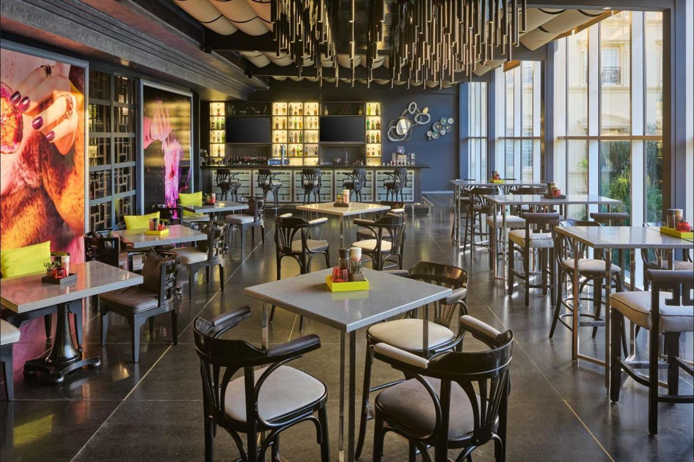 Renaissance Cairo Mirage City Hotel Luaran gambar The interior of the bar