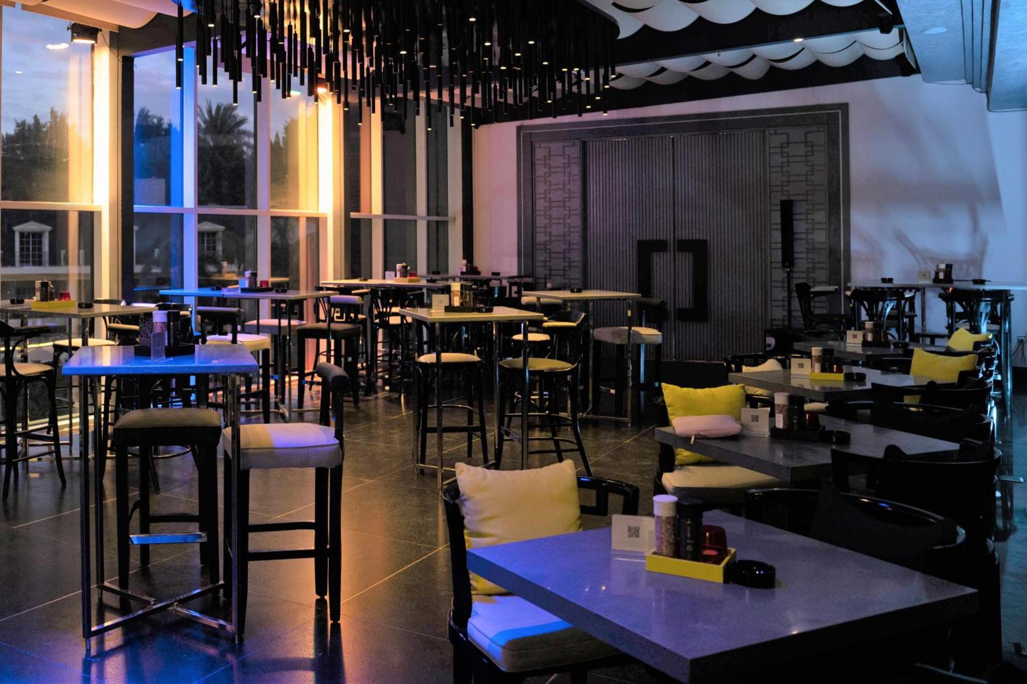 Renaissance Cairo Mirage City Hotel Luaran gambar The interior of the bar