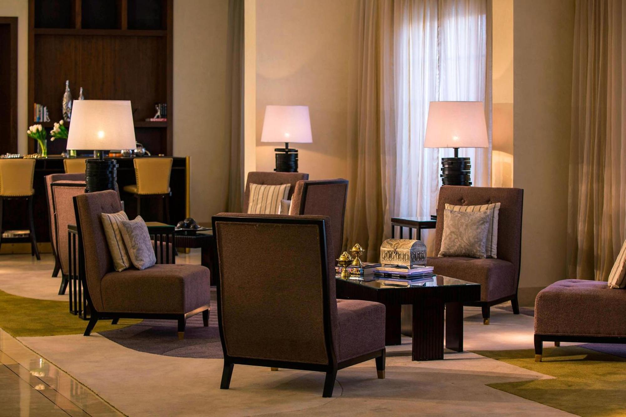 Renaissance Cairo Mirage City Hotel Luaran gambar The lounge at the Four Seasons Hotel, Cairo