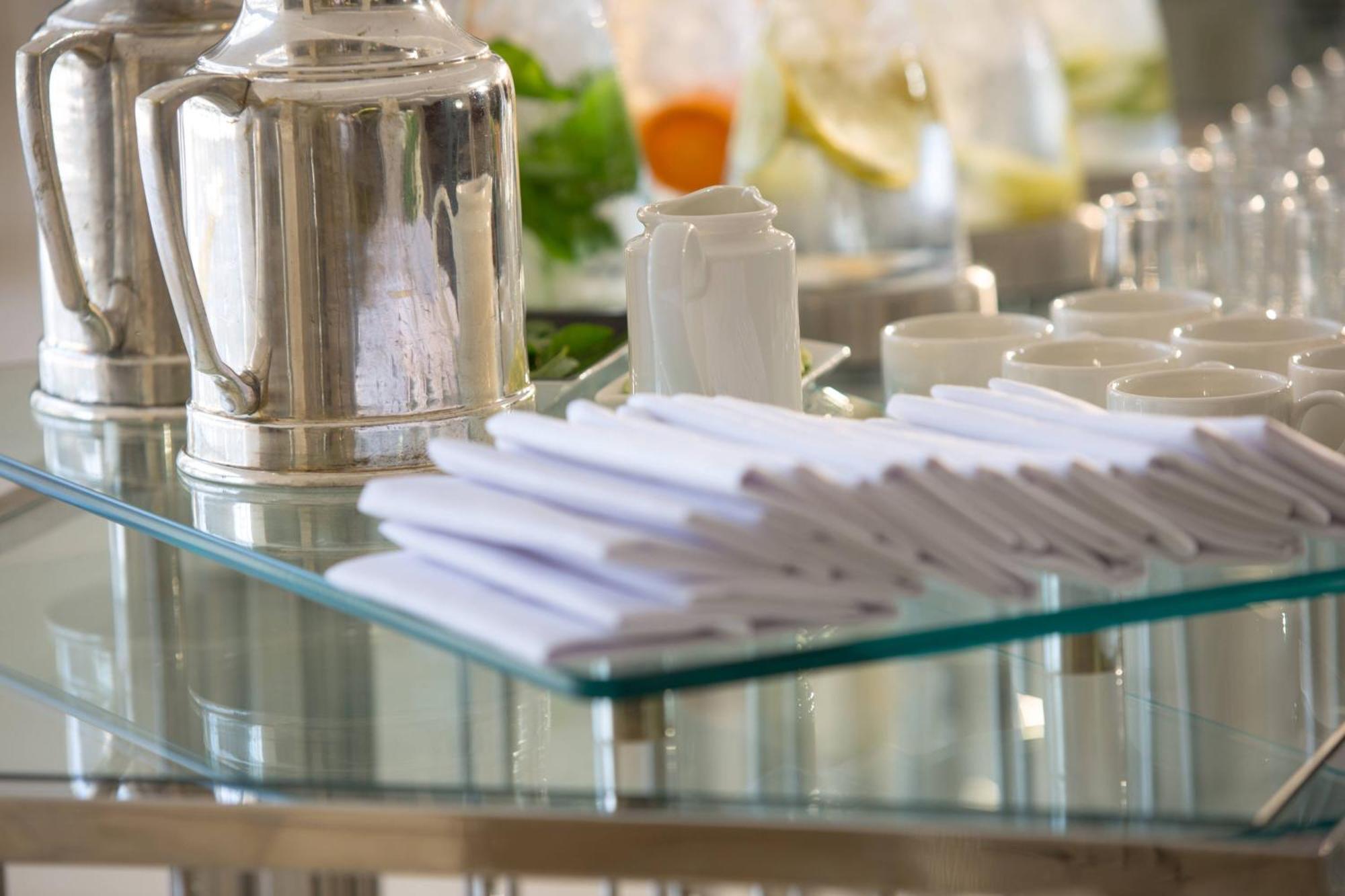 Renaissance Cairo Mirage City Hotel Luaran gambar Napkins at a buffet