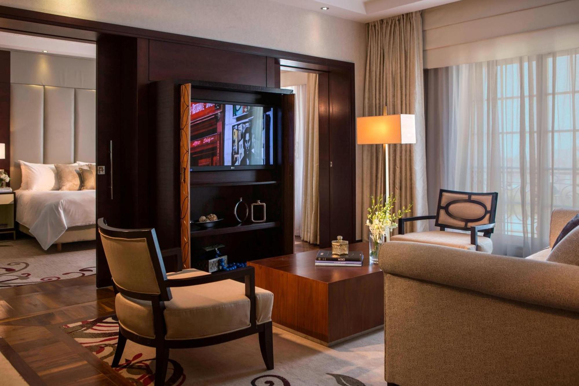 Renaissance Cairo Mirage City Hotel Luaran gambar A suite at the Taj Mahal Palace, Mumbai