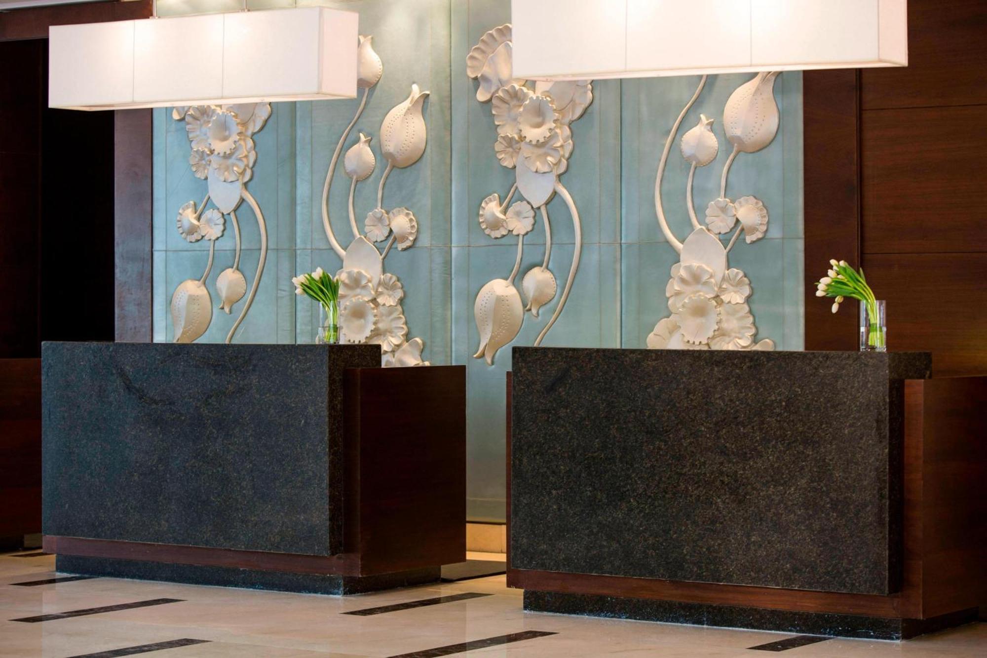 Renaissance Cairo Mirage City Hotel Luaran gambar The lobby of the Ritz-Carlton, Dubai